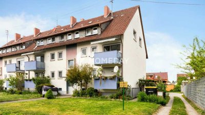 Großzügiges Wohnen: Fünf-Zimmer-Wohnung mit zwei Balkonen, Gartenanteil und Carport