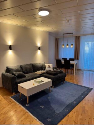 Helle, teilmöblierte Wohnung in Zentrumsnähe mit EBK + Grünblick