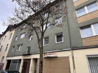 Gut geschnittene 3 Zi.- Whng. - Wannenbad mit Fenster  - Balkon- Düsseldorf  Rath