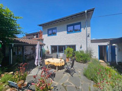 Top-Einfamilienhaus / Garage in guter Lage von Saarlouis-Beaumarais