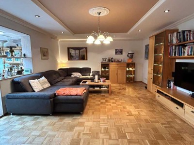 Großzügiger Bungalow mit Wintergarten, Einliegerwohnung, Photovoltaik & Baugrund