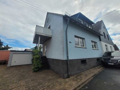 Einfamilienhaus in Ettringen bei Mayen, Hof und Garage