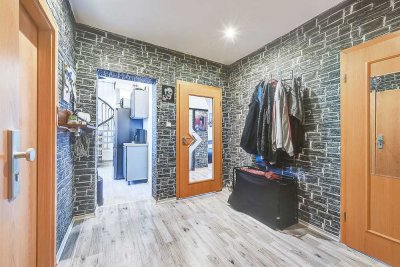 zentrale, große 4 Zimmerwohnung über 2 Etagen in Solingen