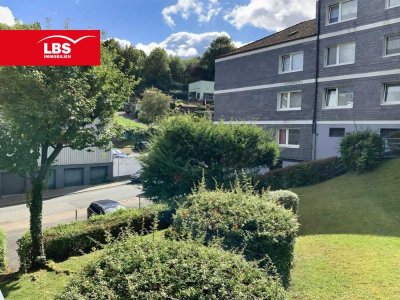 GRÜNER BLICK VOM BALKON
