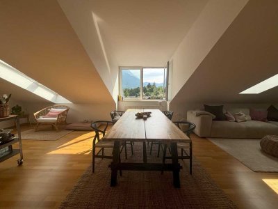 geschmackvolle Dachgeschoss-Wohnung 68qm / Bergblick / Parkett / EBK / provisionsfrei