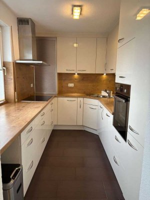 Helle Wohnung mit Balkon und Garage (möbliert/teilmöbliert)