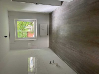 Kernsaniert direkt am Park mit kleiner Terasse!