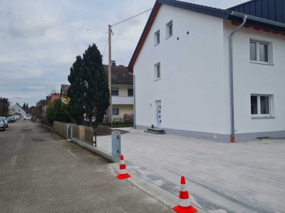 Modernisierte Wohnung mit dreieinhalb Zimmern sowie Balkon und EBK in Dillingen