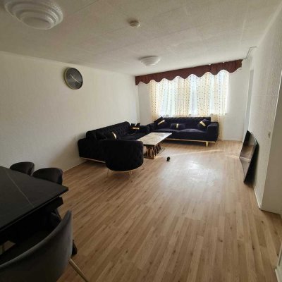 Renovierte Etagenwohnung mit Balkon – einziehen oder vermieten