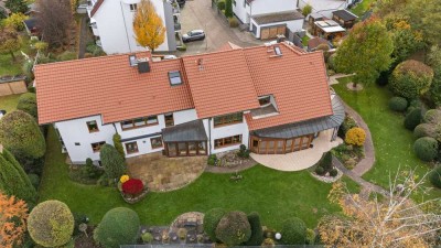 Einzigartiges Mehrgenerationenhaus inklusive traumhaftem Wellnessbereich auf weitläufigem Grundstück