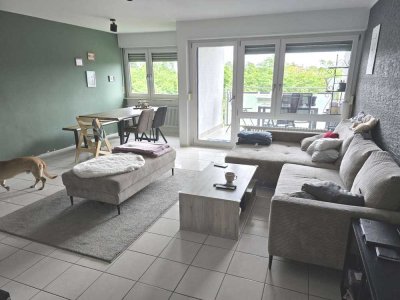 SIE KÖNNEN IN KÜRZE EINZIEHEN! Schöne 4 ZKB/Gä/WC, 116 m² großer Balkon, Tiefgarage