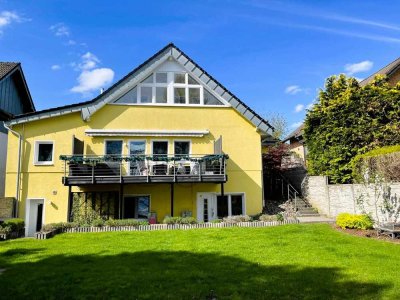 Neunkirchen!  Wertiges, modernes Familiendomizil mit ELW und attraktivem
Süd-West-Gartengrundstück