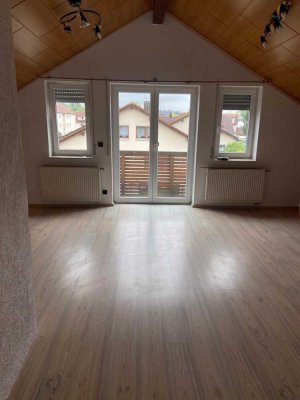 2-Zimmer-Dachgeschosswohnung mit Einbauküche