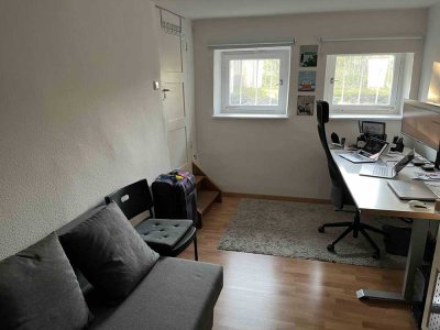 Charmante 3-Zimmer-Altbauwohnung im Zwischengeschoss mit separater Einheit – modernisiert.