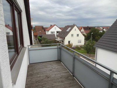 sofort frei 2,5-Zimmer-DG-Wohnung 76 Wohnfläche Balkon EBK Tageslichtbad Garage Neu-Ulm Burlafingen