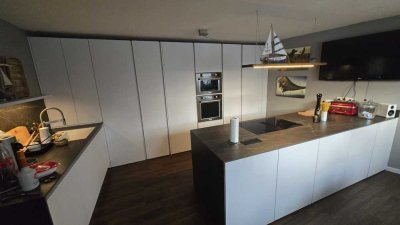 1350 € - 136 m² - 5.0 Zi., hochw. Bad mit Du u. Wanne, Gäste WC, hochwertige EBK
