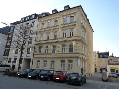 Historischer Altbau mit Vorder-/ Rückgebäude in bester Lage Maxvorstadt mit potentieller Baureserve