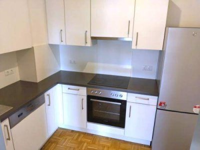 2er-WG: Sonniger 3 ZIMMER-NEUBAU + ruhiger West-Balkon + extra Küche möbliert + Lift + letzter Stock