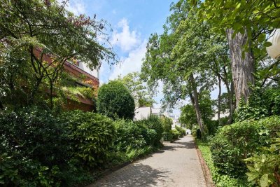 Lindenthal pur!
Sehr ruhig, grün und doch mittendrin...
Einziehen und einfach "loswohnen"