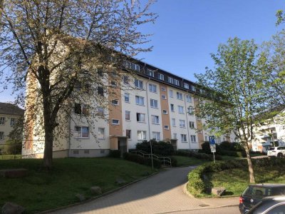 Gemütliche 2-Raum Wohnung mit Einbauküche, Balkon und Stellplatz