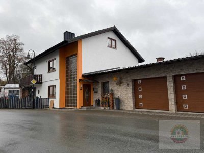 Einfamilienhaus mit drei abgeschlossenen Wohnungen in Küps-Schmölz