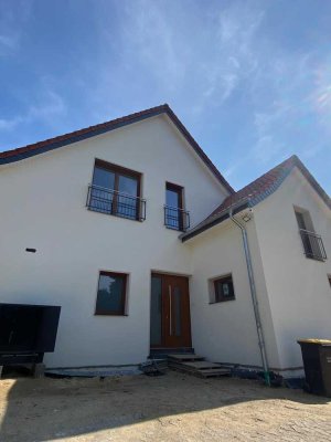Erstbezug nach Sanierung mit Terrasse und Balkon: ansprechende 5-6 Zimmer Wohnung in Bad Oeynhausen
