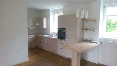 Attraktive 2 - Zimmerwohnung in zentraler Lage mit Einbauküche und Terrasse