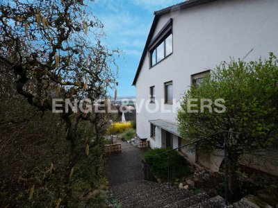 Großzügiges Zweifamilienhaus  in idyllischer Lage