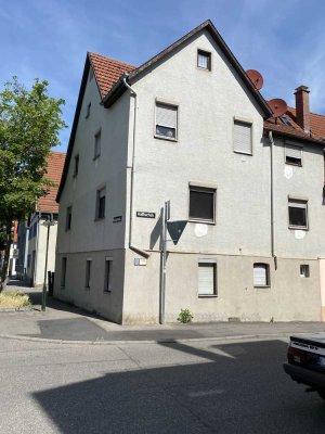 Preiswerte 7-Zimmer-Doppelhaushälfte in Stuttgart Weilimdorf