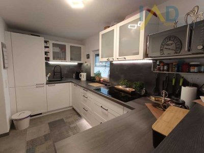 Hochwertig sanierte Maisonette-Wohnung mit Gartenanteil und Stellplatz