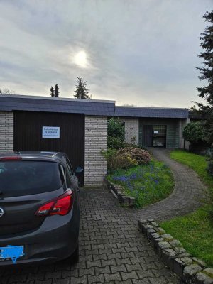 geräumige und renovierte Doppelhaushälfte mit vier Zimmern in Kamp-Lintfort, Ka