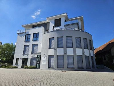 Tuningen/VS: Traumh. schöne, barriere 3,5 - Zi - Wohnung m. gr. Balk., EBK + TG - Stellpl.