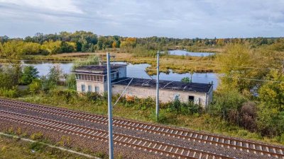 Arbeiten und Wohnen direkt am Wasser - Einzigartiges Atelier mit Wohnrecht und viel Potenzial