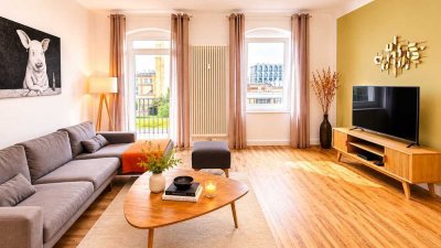 Kollwitzkiez: möblierte 2-Zimmer-Altbauwohnung mit Wohnküche & Südost-Balkon – provisionsfrei