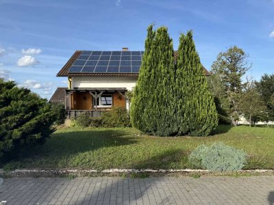 Einfamilienhaus mit Garage und Garten in ruhiger Aussichtslage zum Verkauf