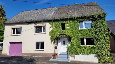 RESERVIERT: Renoviertes, großzügiges Wohnhaus in Ortsrandlage