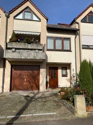 Großes Reihenmittelhaus mit 144 qm Wfl. / 6 Zimmer/ Balkone/ Garage/Stellpl.  Steinenbronn (BB)