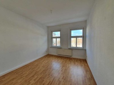 * Zentral * Familienfreundliche, helle 3-Raum Wohnung mit Balkon*