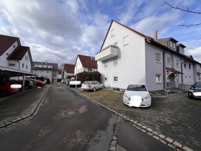 Erstbezug: Modernisierte 2-Zi.-EG-Wohnung mit Terrasse – Küche und Bad neu, Stellplatz optional