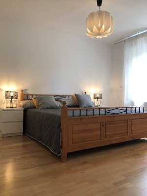 �"Urbaner Wohntraum: elegant möbliert. zentraler Apartment in Bestlage:3 Zi,Kü,Bad,Balkon
