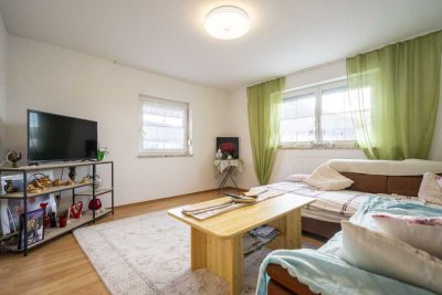 3 Zimmer Wohnung in ländlicher Lage mit EBK und Außenstellplatz