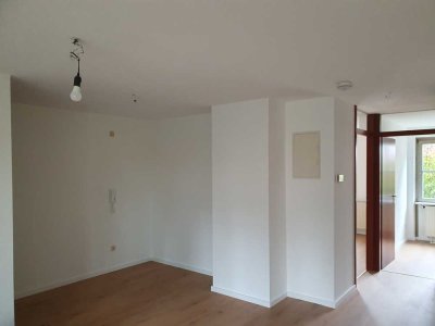 Helle 2-Zimmer Wohnung mit kleinem Balkon und Terrasse in Herrenberg