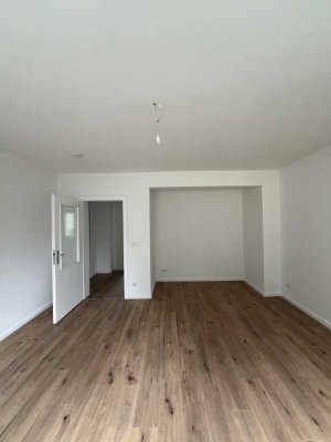 Kinofeeling für Zuhause ! 3 Zi. mit riesen Fernsehecke &EBK