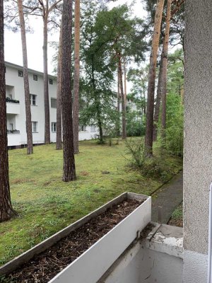 Geschmackvolle voll möblierte 2-Raum-Wohnung mit Balkon und Einbauküche in Berlin Zehlendorf