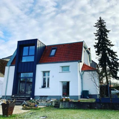 FRÜHLINGSERWACHEN - Altbauvilla mit großem Garten