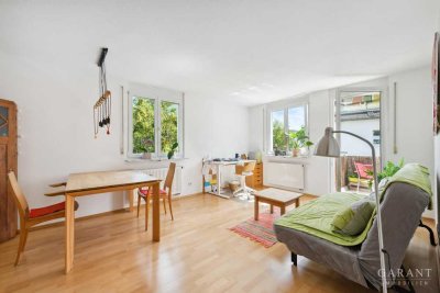 Helle 2 Zimmer-Wohnung mit Sonnen-Balkon und Einbauküche in Neuried