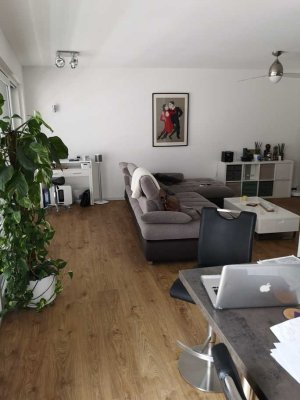 In Aschaffenburg: Gepflegte Wohnung mit zweieinhalb Zimmern und großer Terrasse