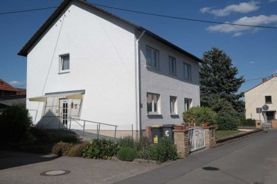 Gepflegtes freistehendes Mehrfamilienhaus in ruhiger und zentraler Lage
