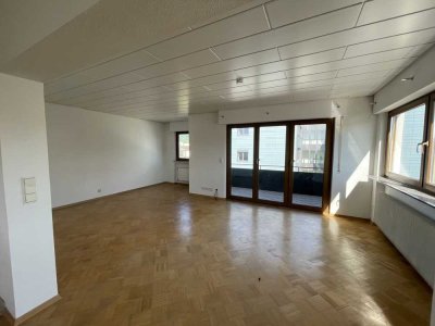 Deizisau, großzügige 4,5-Zimmer-Wohnung mit Einbauküche und Balkon