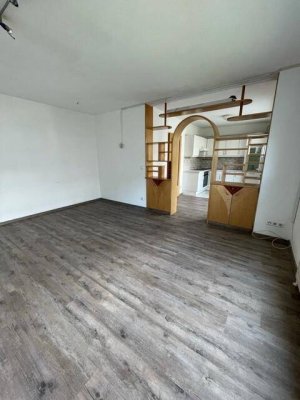 Groß-Garconniere mit Balkon in der Amraser Str. zu vermieten